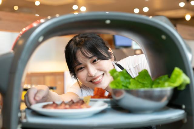 特急レーンとタッチパネルのある焼肉店で楽しくお仕事しませんか☆換気も抜群！丁寧な研修で飲食店未経験の方も安心！