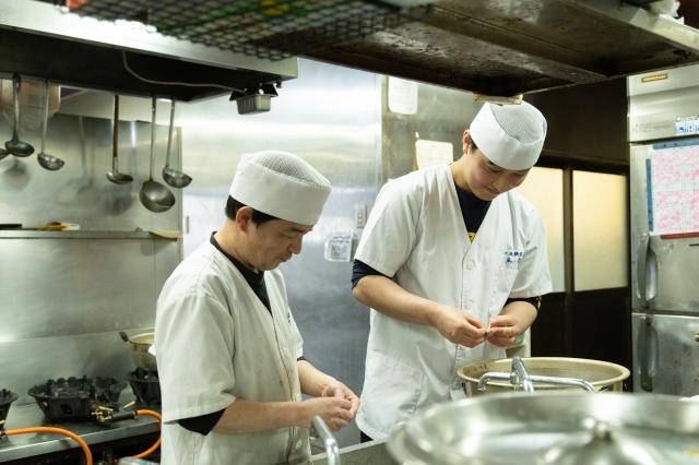 簡単な作業からはじめて接客のスペシャリストへ！1つ1つできることを増やしていけます◎幅広い年代の女性が活躍中