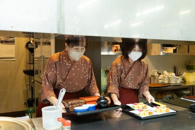 【本店/ホール】人気の老舗うなぎ店で働こう！　未経験者OKのホールスタッフ募集　主婦・学生活躍中老舗うなぎ店でのホールスタッフ