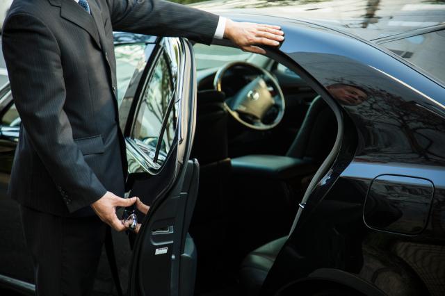 〈役員送迎〉経験ゼロでも安心！研修ありでゆっくりスタートできる送迎ドライバー ミドル活躍中役員送迎ドライバー