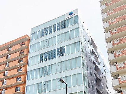職場があるのは、「新大阪駅」から徒歩7分の場所。
通いやすさも魅力です!
