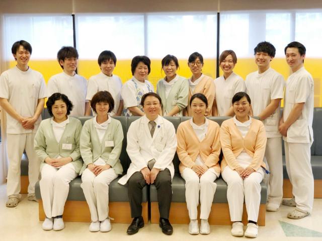 スタッフ全員で助け合い、いつも笑顔で働ける職場環境です。
気がねなく働ける人間関係が当院の魅力です♪