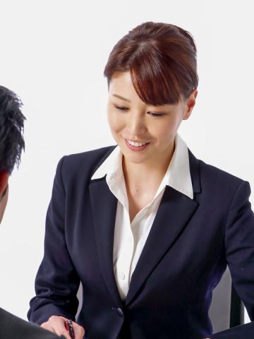 オフィスビルの受付警備／未経験OK／土日祝休み／日勤のみ／駅チカ／月給制オフィスビル受付警備