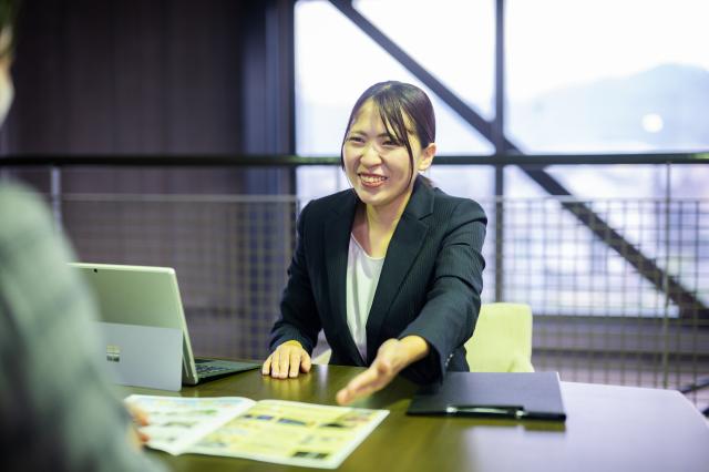 信頼をつなぐ法人営業／未経験OK／残業少／飛び込み営業なし／建築のプロから信頼されるパートナーです。住宅メンテナンスの法人営業スタッフ（工務店向け）