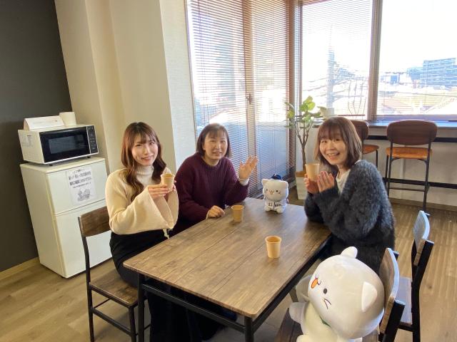 しっかり研修しますので経験ゼロでも大丈夫♪
先輩スタッフが丁寧にサポートしていきます。