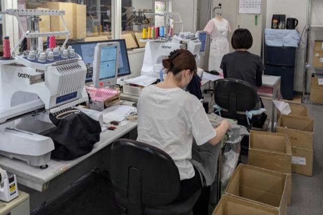 <ミシンを使うお仕事>週3〜4日×選べるシフト★ハンドメイドやお裁縫が好きな方は趣味を活かせます♪ユニフォーム刺繍や裾上げなどの軽作業