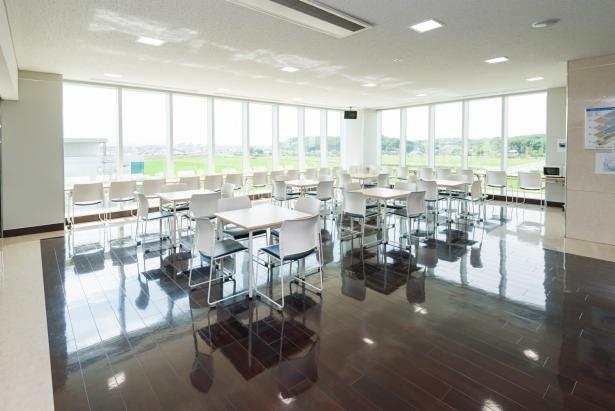 広々とした従業員用食堂を完備しています♪