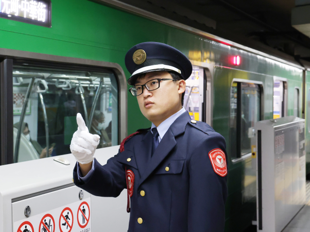 鉄道警備／「人を想い、人を守る」おもてなしの心で東急線の安心を支える。出勤は月の半分以下！鉄道警備スタッフ