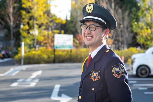 高年齢スタッフ・30代スタッフ活躍中!
年齢問わず活躍できる企業です。
室内警備なので、夏でも無理せず働けます。
