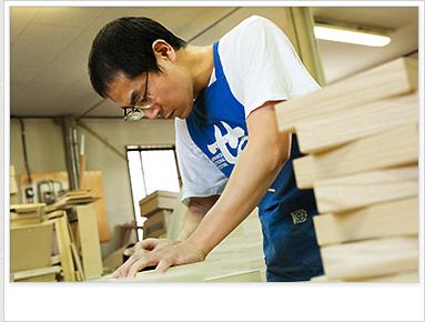 代表は『埼玉県伝統工芸士』
モノ造りの醍醐味が分かります!
『本気で取り組む』その気持ちでまずはご応募ください!