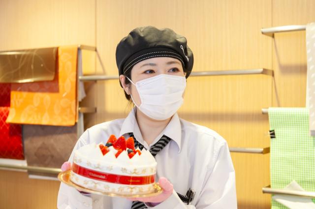 ＜店内スタッフ＞週3日〜OK☆全ての時間帯で募集中です☆20代・30代・40代の女性スタッフ活躍中！ケーキ等の洋菓子や和菓子の接客・販売
