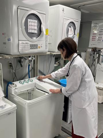 ＜レア求人／2職種募集＞土日祝休み／月〜金で安定収入／主婦・フリーター・幅広い年代の男女活躍中［1］生活用品・衣料品などの検品スタッフ
［2］自転車・電車でのデリバリースタッフ