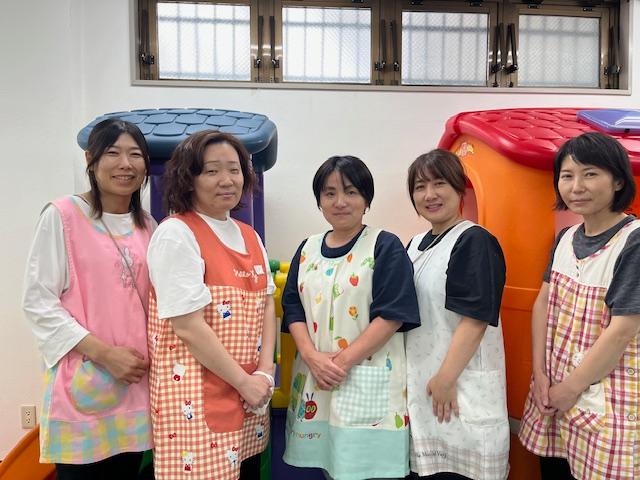 新たな気持ちで私たちと一緒に働きませんか?
既存施設の現役スタッフもブランクがあったり実務経験がなかったりさまざまなスタッフがイキイキ活躍中です!