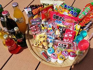 【駄菓子屋のスタッフ】みんな大好き駄菓子屋駄菓子屋のスタッフ