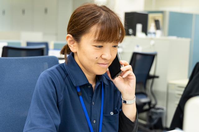 先輩社員インタビュー／E・Sさん　営業（2026年1月入社）
─職場の魅力は、何かあれば話し合って解決できる安心感。