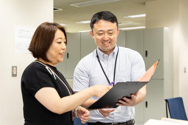 先輩社員インタビュー／Y・Oさん　営業（2024年3月入社）
─周りに相談しやすいので、自分一人で抱え込むことなく働ける。