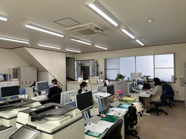 30代・40代の女性が活躍している明るい職場！
あなたの事務経験を活かせるチャンスです！