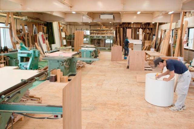 27才〜67才まで!8名の少人数の会社です。
風通しの良さは抜群ですよ。