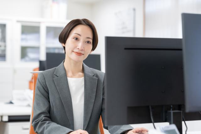 腰を落ち着けて、長く勤められる職場です。
オフィスワーク初チャレンジの方も気軽にご応募ください♪