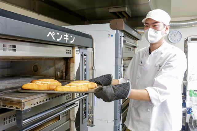 【パン作り経験者歓迎】かわいいペンギンのパン屋さん！「ペンギンベーカリー」川西店でアルバイト募集！ベーカリーショップのスタッフ（製造）