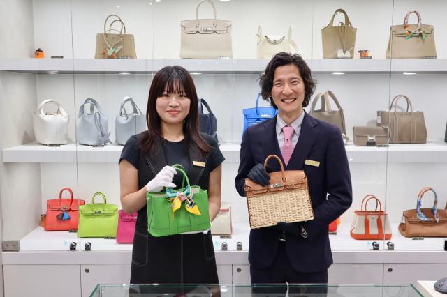ブランド品の接客・EC事務スタッフ｜事務業務5割以上｜年休120日以上・日曜定休 渋谷区バッグ等アパレルの販売スタッフ