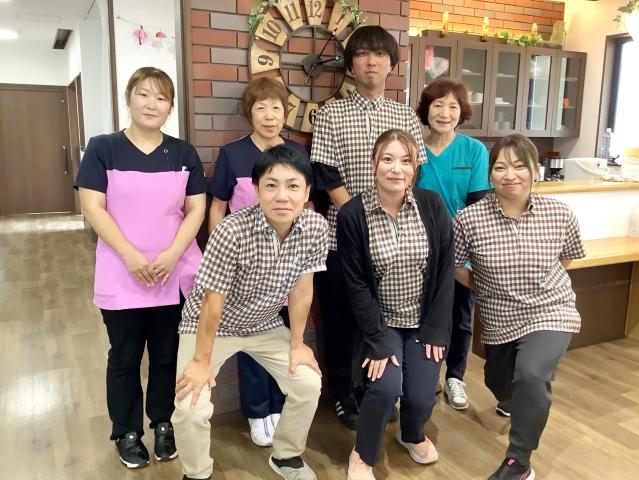 デイサービス介護　時間応相談／土日休み　利用者様もスタッフも笑顔になれる、そんな職場で働きませんか◎デイサービススタッフ