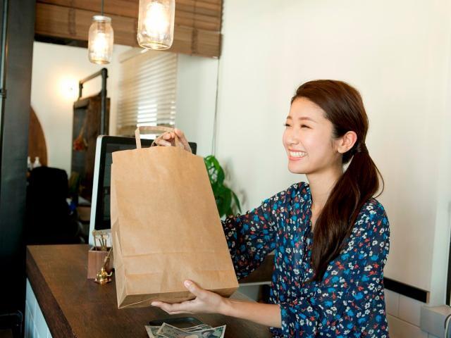 バナナで有名なお土産菓子ショップ　大丸東京店THS53985