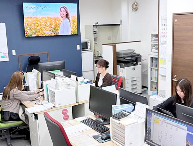 様々なメーカーのフォークリフトを取り扱う当社。
確かな製品で、多くのお客様から信頼を頂いています!