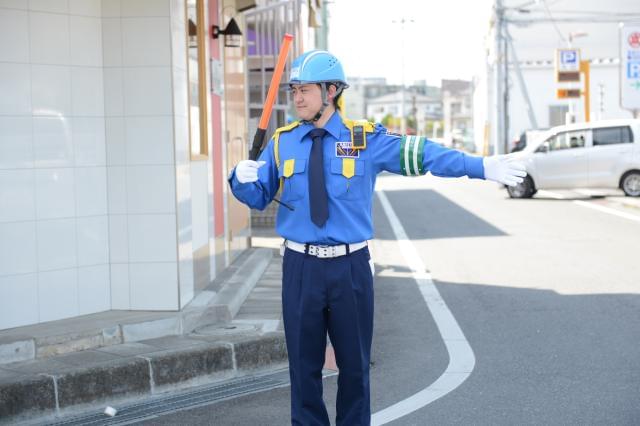 秩父市他　平日勤務希望の方を特に増員　日給アップ中/自宅近くなど応相談/給与前渡しOK＆寮も完備工事現場等の交通誘導警備員