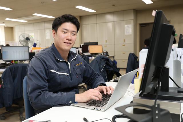 入社5年目、営業部で活躍中のWさん（28歳）。未経験から現場をまとめる頼もしい存在へと成長しました！