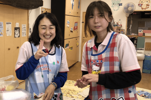 幅広い世代のスタッフが活躍中。
先輩からのフォローがあるので、未経験の方もご安心を！