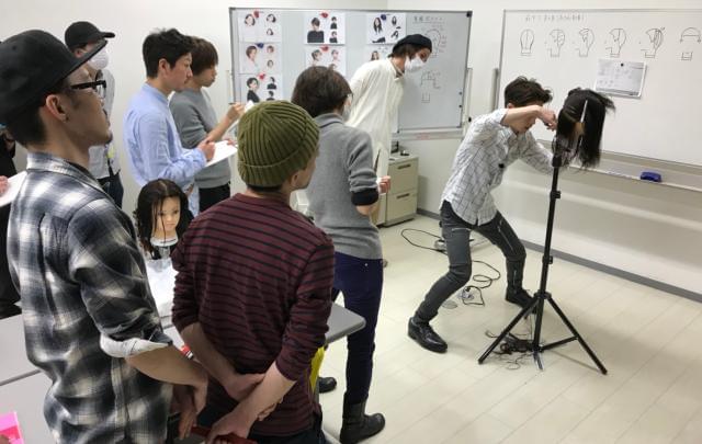 週1回は沿線の店舗で合同練習会を実施。スキルを磨いてもらうための支援も積極的に行っています。