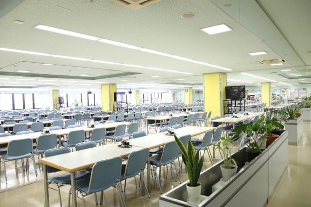 格安で美味しいご飯が食べられる食堂あり! うどん150円~、定食300円~☆