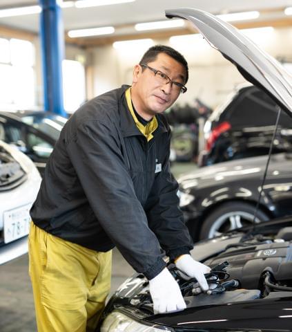 年間車検台数実績1,800台!車のお医者さんのような、
何でも任せてもらえる会社を目指しています。