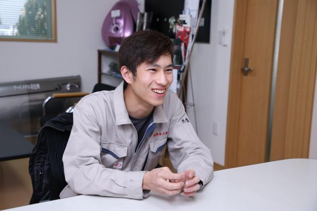 人の手でしかできない、繊細な着色。経験を積めば積むほど、奥が深いと感じます。