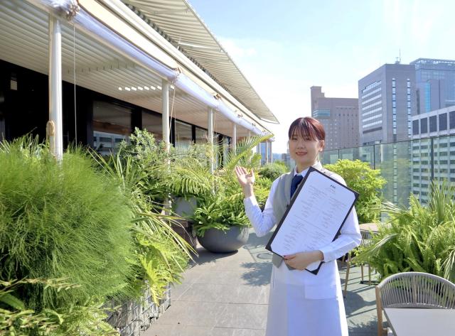 【履歴書不要】未経験歓迎！銀座×絶景レストランホールスタッフ★1日4h×週2日〜OK♪社員登用有！レストランホールスタッフ