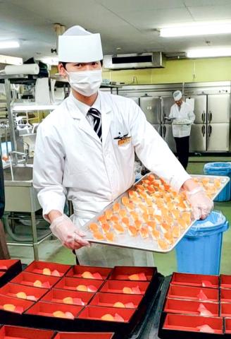 正社員登用制度あります♪
将来的に腰を据えて働きたいという方もご相談ください。