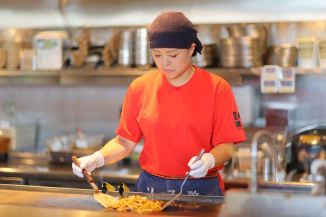 オープン前なので接客することもありません。
飲食店で働くことが初めての方、接客は苦手という方も、安心して始められますよ。