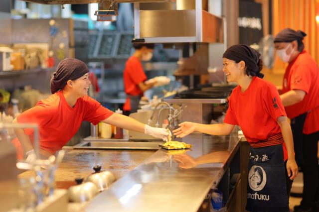 「平日だけ」「短時間」など、家事・育児のスキマ時間に！お子さんの長期休暇に合わせたお休みもOKです♪ホール・キッチンスタッフ