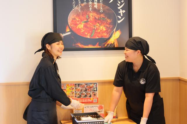 オープニングスタッフ募集／11月後半オープン予定／開店準備＆ランチホール仕込みスタッフ／開店準備、ランチ業務