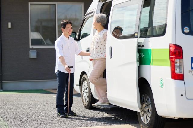 【大阪市西淀川区/デイサービス／送迎運転手／AMのみ】車通勤OK・駐車場有！軽〜1BOXまで全AT車デイサービス／送迎運転手／AMのみ