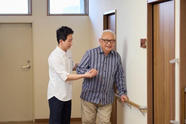 【大阪市東成区／デイサービス リハビリ特化型 介護職】【未経験でもOK】残業も平均10時間/月デイサービス／リハビリ特化型／介護職／正社員