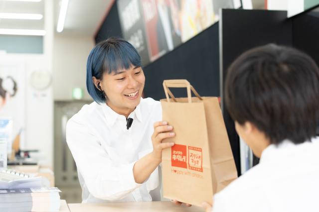 仕事を通して、コミュニケーション力や接客スキル、カメラの操作方法や知識などを学べます!