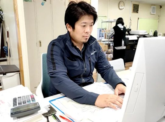 【未経験歓迎】年収500万円スタート！安定的なインフラ業界で収入アップが目指せる！空調設備のCADオペレーター