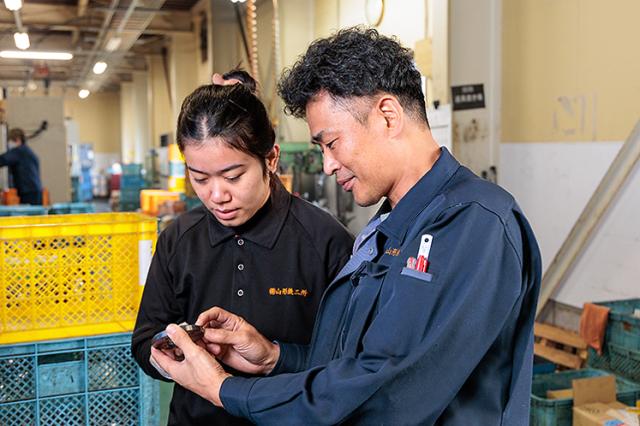鉄道分野では大きなシェアを獲得！正確無比な技術力を磨いて、安定の未来を一緒に築きませんか。（採用メッセージ）