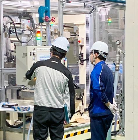 世界に誇る技術をあなたも身につけませんか!当社の製造の第一線でモノづくりの醍醐味を味わってください!
