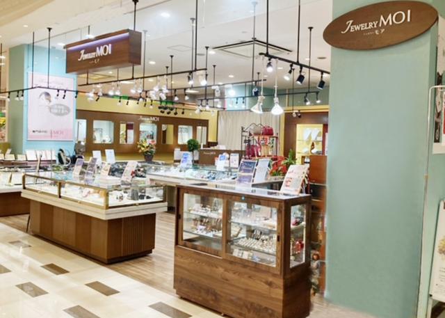 お客様にお似合いの一品を見つけるお手伝い!
素敵なジュエリーやアクセサリーに囲まれて働きませんか?