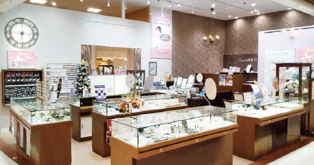 お客様にお似合いの一品を見つけるお手伝い！
素敵なジュエリーやアクセサリーに囲まれて働きませんか？