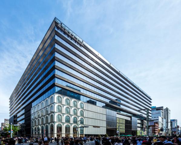 どちらの勤務地も駅チカで楽々通勤！（写真はGINZA SIX本社）