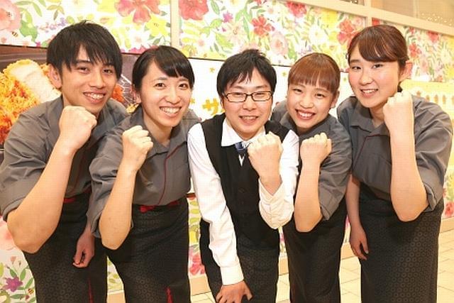スタッフ全員で力を合わせて楽しくお仕事しています!
「お友達におススメしたいバイト・パート先」の口コミ多数!!